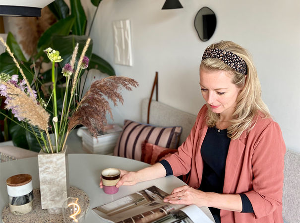 foto interieur stylist aan het werk