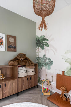 kinderkamer jungle interieur met groene muur