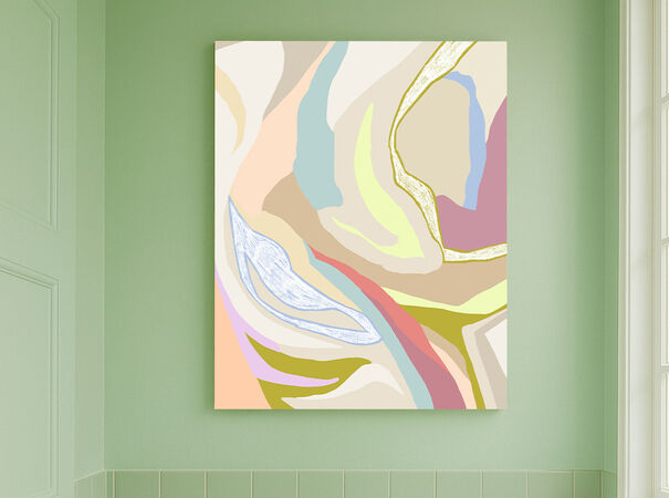 Mintgroene badkamer met abstract kleurrijk kunstwerk boven wit bad en roze handdoek