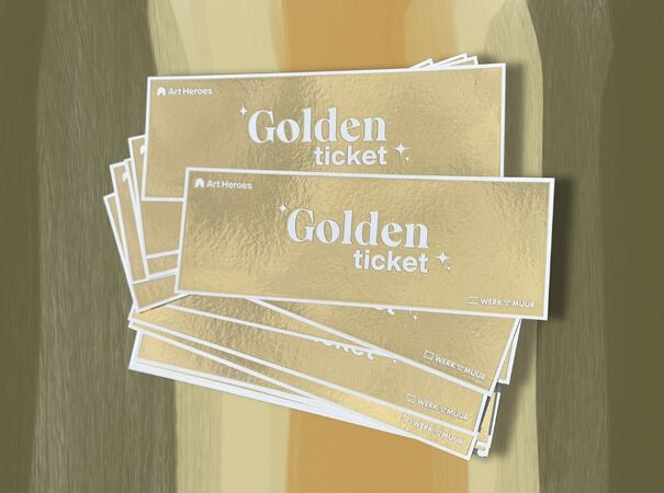 Stapel gouden tickets met logo en tekst 'Golden ticket'