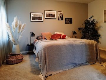 collage van foto kunst boven bed