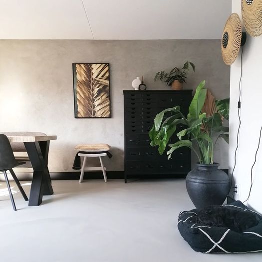 zwart gouden interieur met chique schilderij