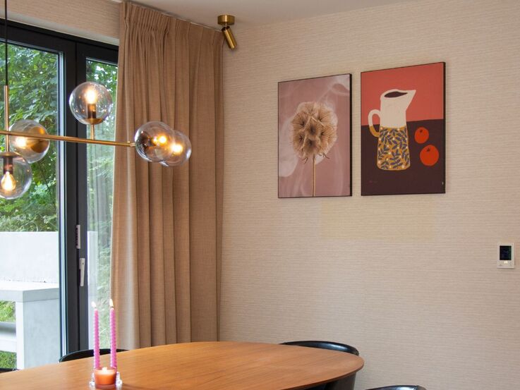 Boven de eettafel
