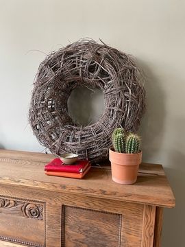 decoratie op houten kast