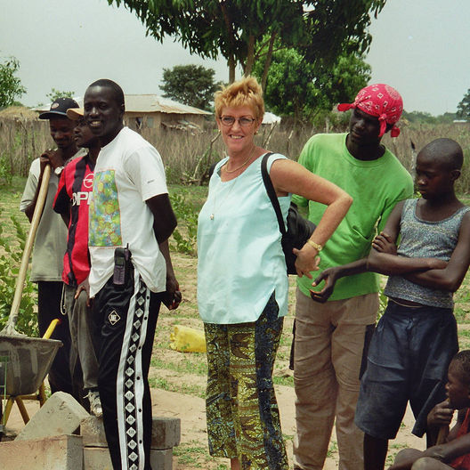 Foto kunstenares Ineke de Rijk in Afrika