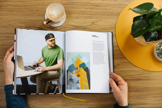 tafelboek van Werk aan de Muur die open is geslagen