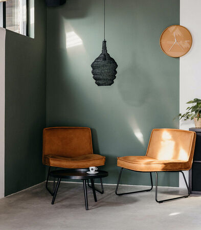 natuurlijke zithoek met groene muur