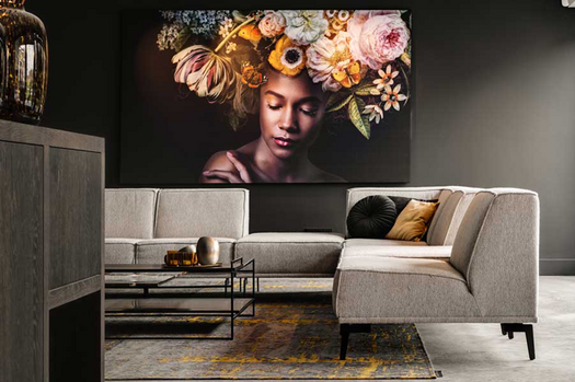 luxe zit lounge met grote fotokunst aan de muur