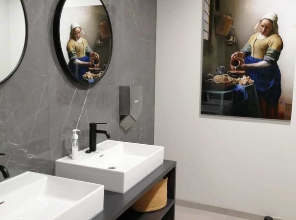 Melkmeisje toilet acrylglas Oude Meester Werk aan de Muur Upstairs