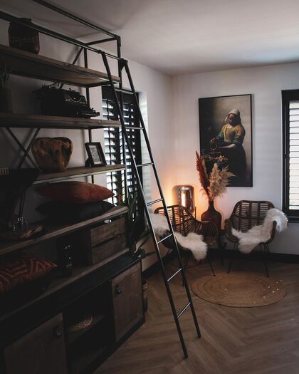 Melkmeisje binnenkijker Werk aan de Muur