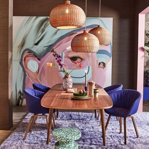 groot kleurrijk schilderij aan de muur bij funky jungalow stijlstudio van eijerkamp