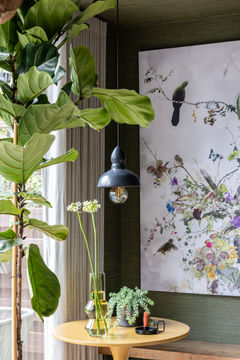planten en bloem schilderij van werk aan de muur bij vtwonen in nootdorp