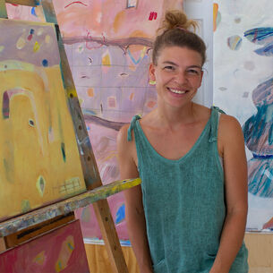 Beeldmaker Renske in haar atelier