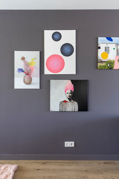 Weer verliefd op je Huis Make-over Schagen - Ontdek de gallery wall met kleurrijke uitspatters