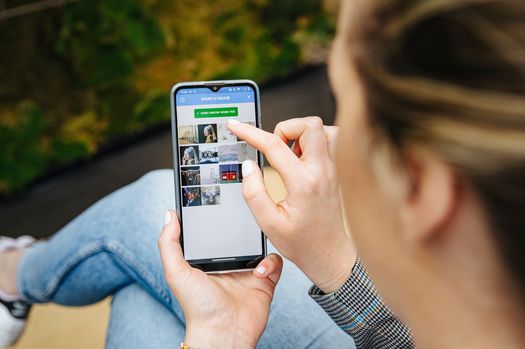 Use the Art heroes App