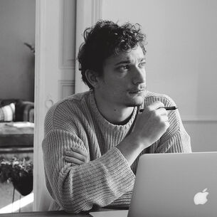 6c72aa0f48b0 Header Portrait b w zugeschnitten