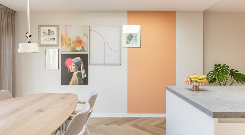 modern interieur met wanddecoratie